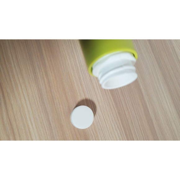 Tupperware Rolling Pin-Fill w/ Warm Cold Water in the Center green Handles New - Picture 3 of 4